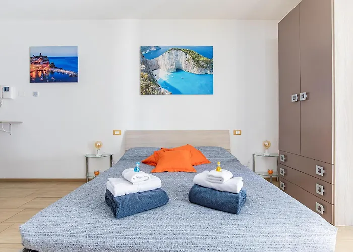 Orizzonte 5 Terre - Via Lunigiana 221 - Stazione Migliarina, Interno 18 * La Spezia